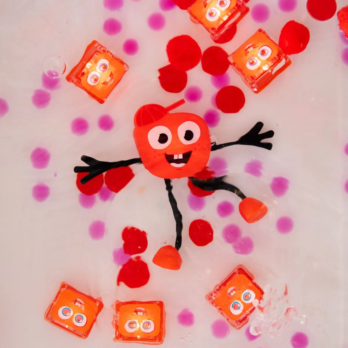 lichtgevend_badspeelfiguu_3-1.webp Glo Pals Zintuigen | 5 Jaar*Lichtgevend badspeelfiguur - Party - Multi kleuren