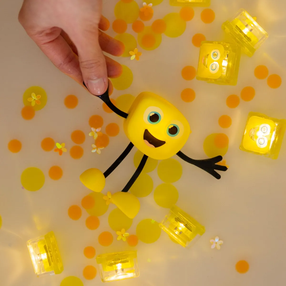 lichtgevend_badspeelfiguu_3-3.webp Glo Pals Zintuigen | 5 Jaar*Lichtgevend badspeelfiguur - Sammy - Rood