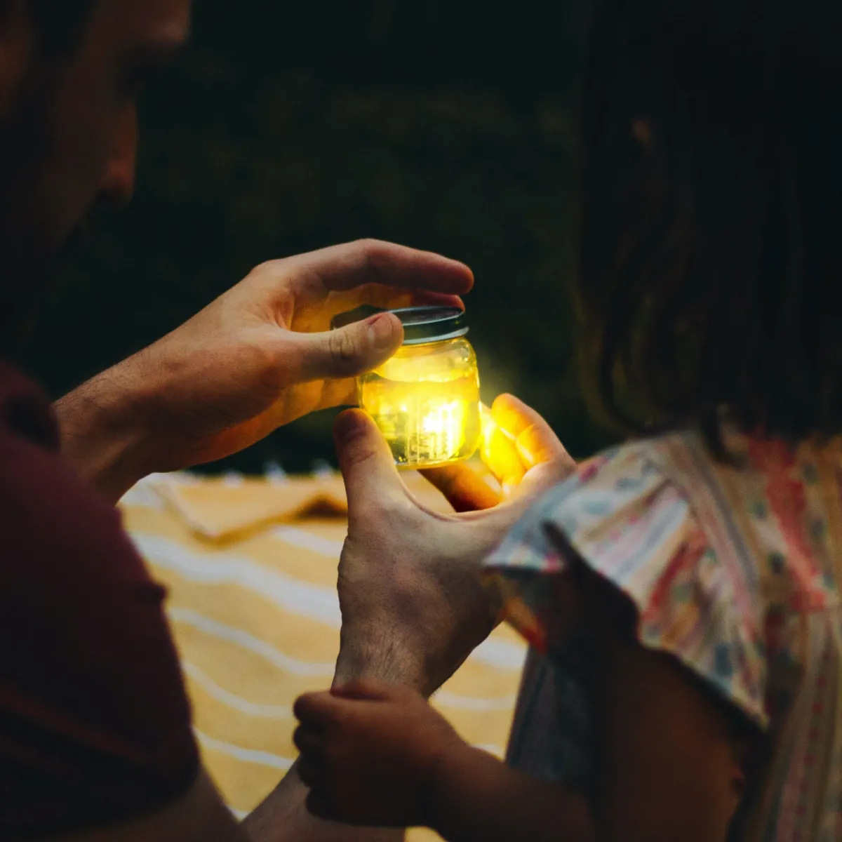 lichtgevende_blokjes__ale_11.webp Glo Pals Zintuigen | 5 Jaar*Lichtgevende blokjes - Alex - geel
