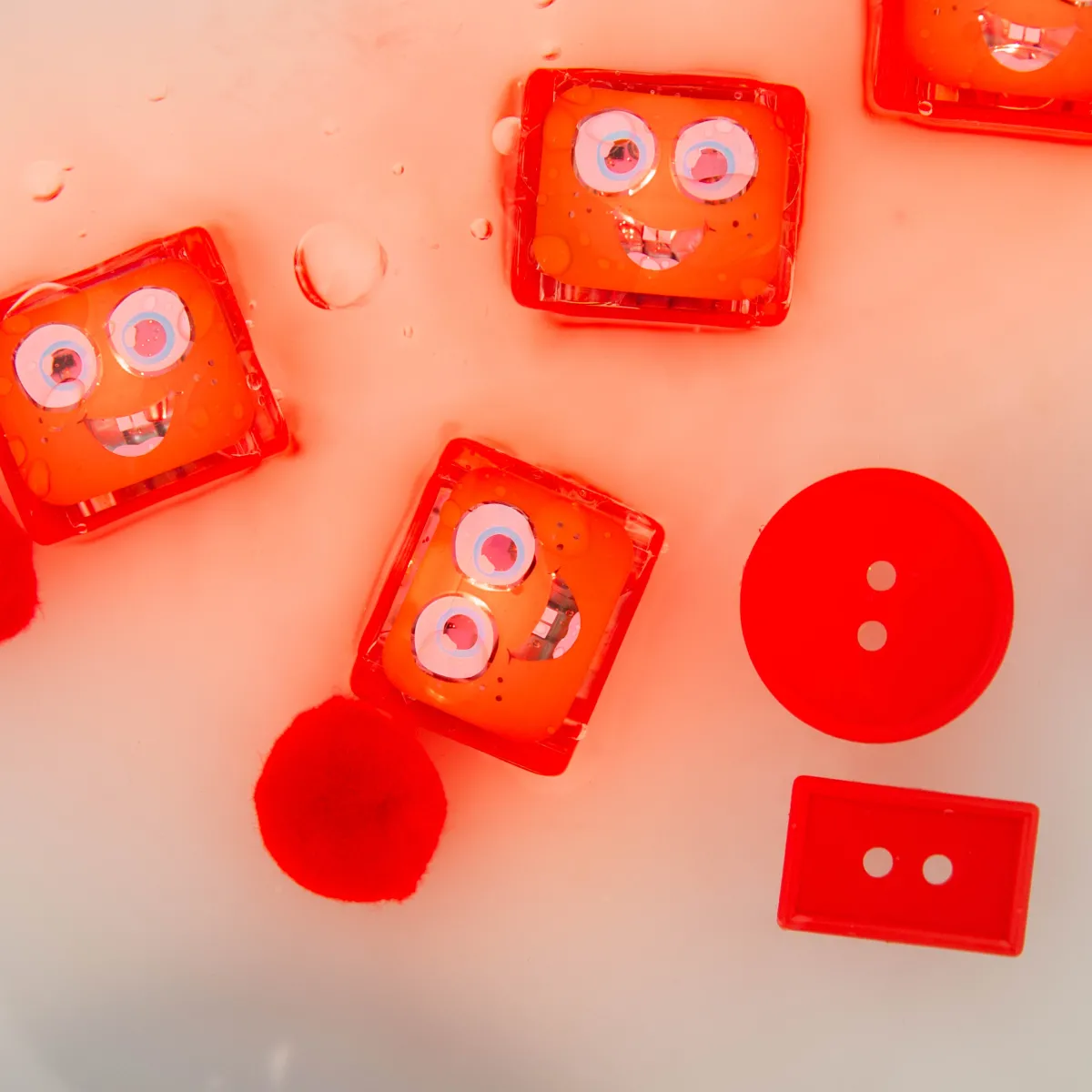 lichtgevende_blokjes__ale_4.webp Glo Pals Zintuigen | 5 Jaar*Lichtgevende blokjes - Alex - geel