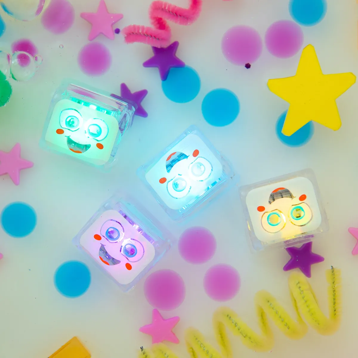 lichtgevende_blokjes__pip_6.webp Glo Pals Zintuigen | 5 Jaar*Lichtgevende blokjes - Pippa - groen