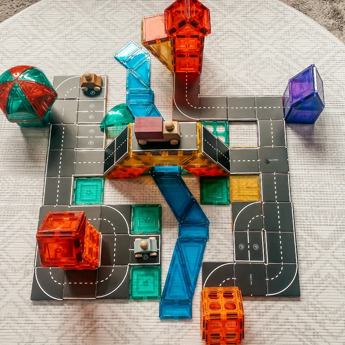 magnetische_tegel_toppers_3.webp Learn and grow toys Motoriek | Ruimtelijk Inzicht*Magnetische tegel toppers - autoweg 40-delig