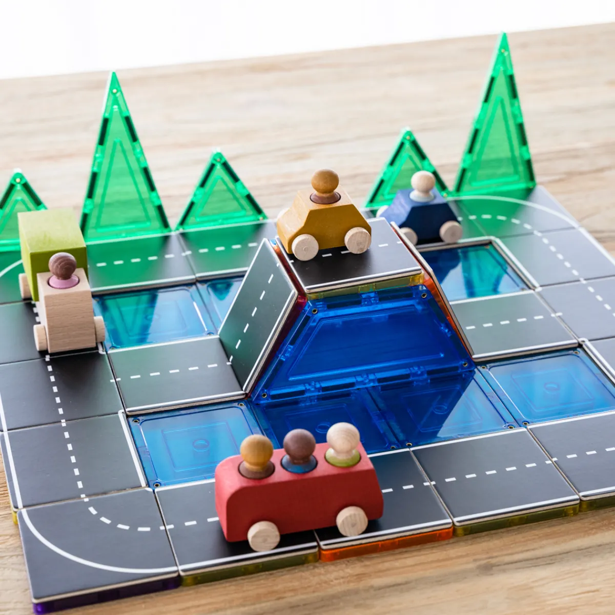 magnetische_tegel_toppers_7.webp Learn and grow toys Motoriek | Ruimtelijk Inzicht*Magnetische tegel toppers - autoweg 40-delig