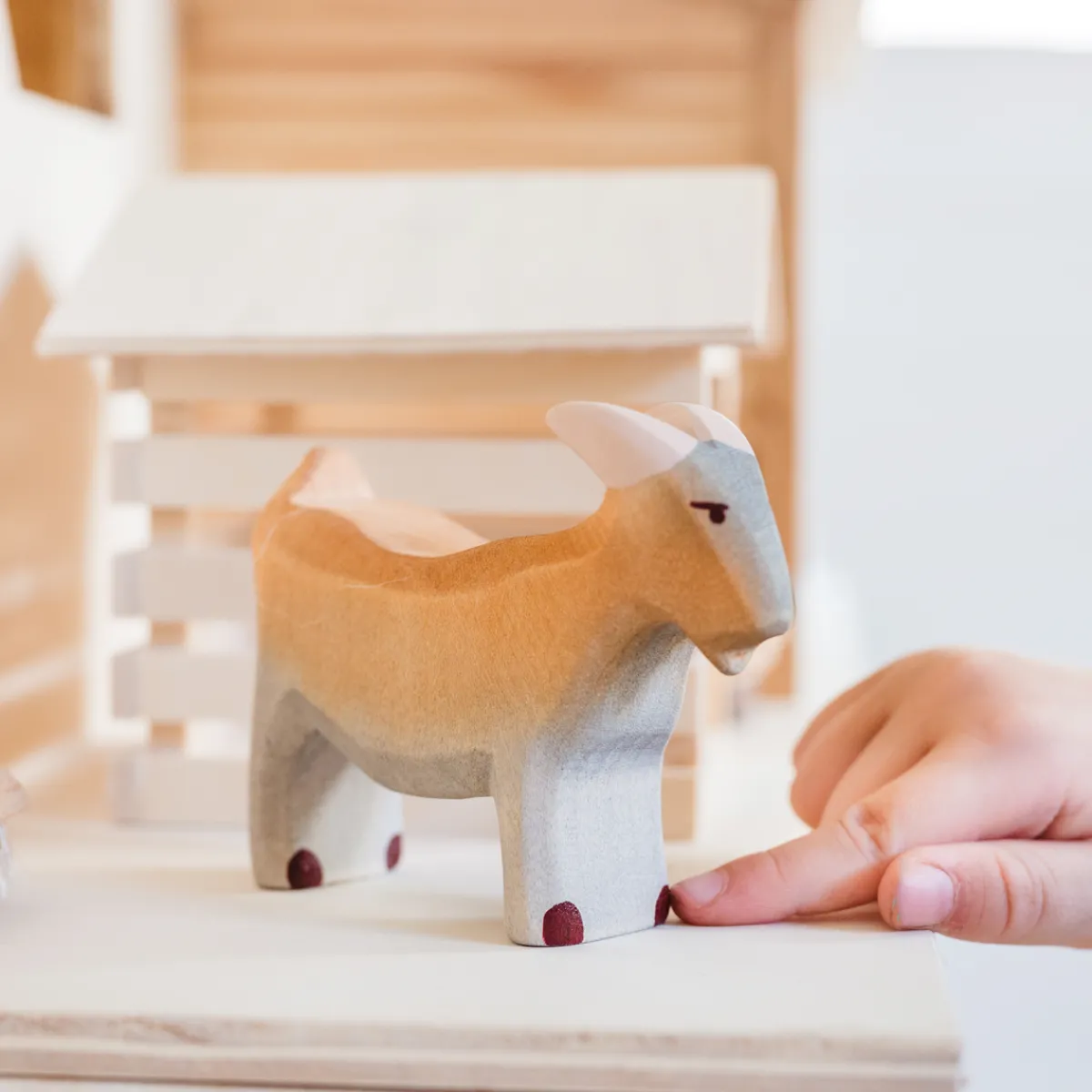 poppenhuis__barnhouse_10.webp Het houten huis Emoties & Sociaal Gedrag | Creativiteit & Fantasie*Poppenhuis - Barnhouse