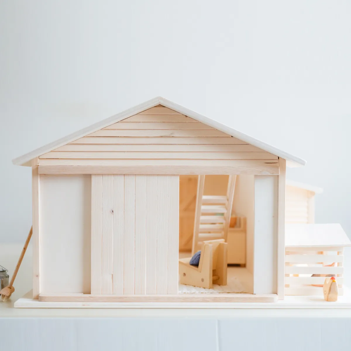 poppenhuis__barnhouse_16.webp Het houten huis Emoties & Sociaal Gedrag | Creativiteit & Fantasie*Poppenhuis - Barnhouse