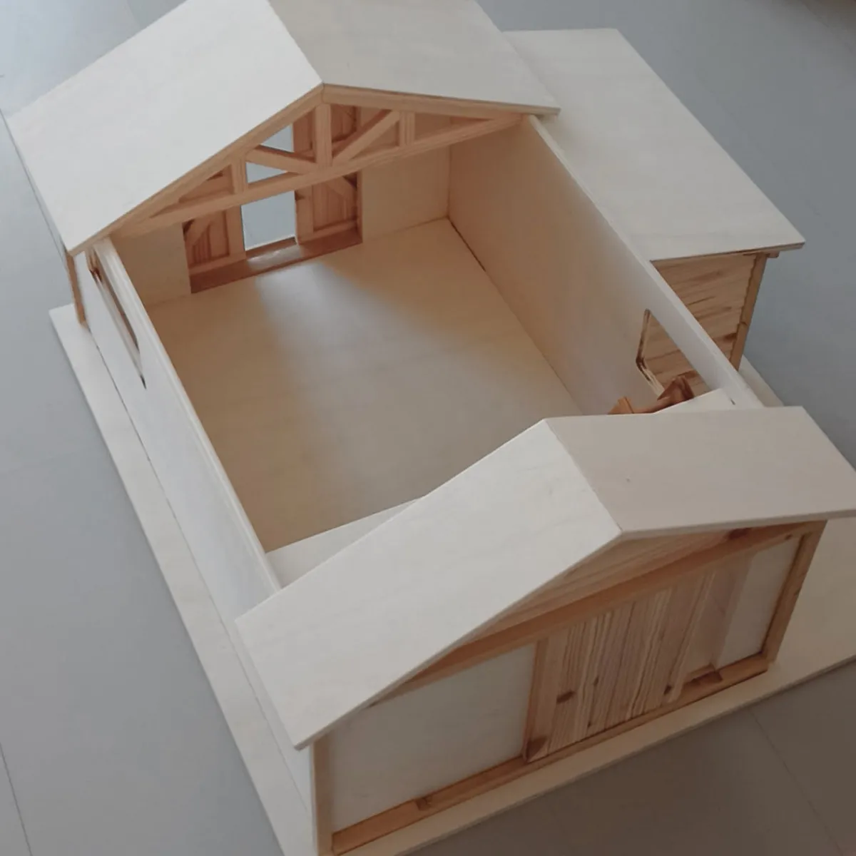 poppenhuis__barnhouse_4.webp Het houten huis Emoties & Sociaal Gedrag | Creativiteit & Fantasie*Poppenhuis - Barnhouse