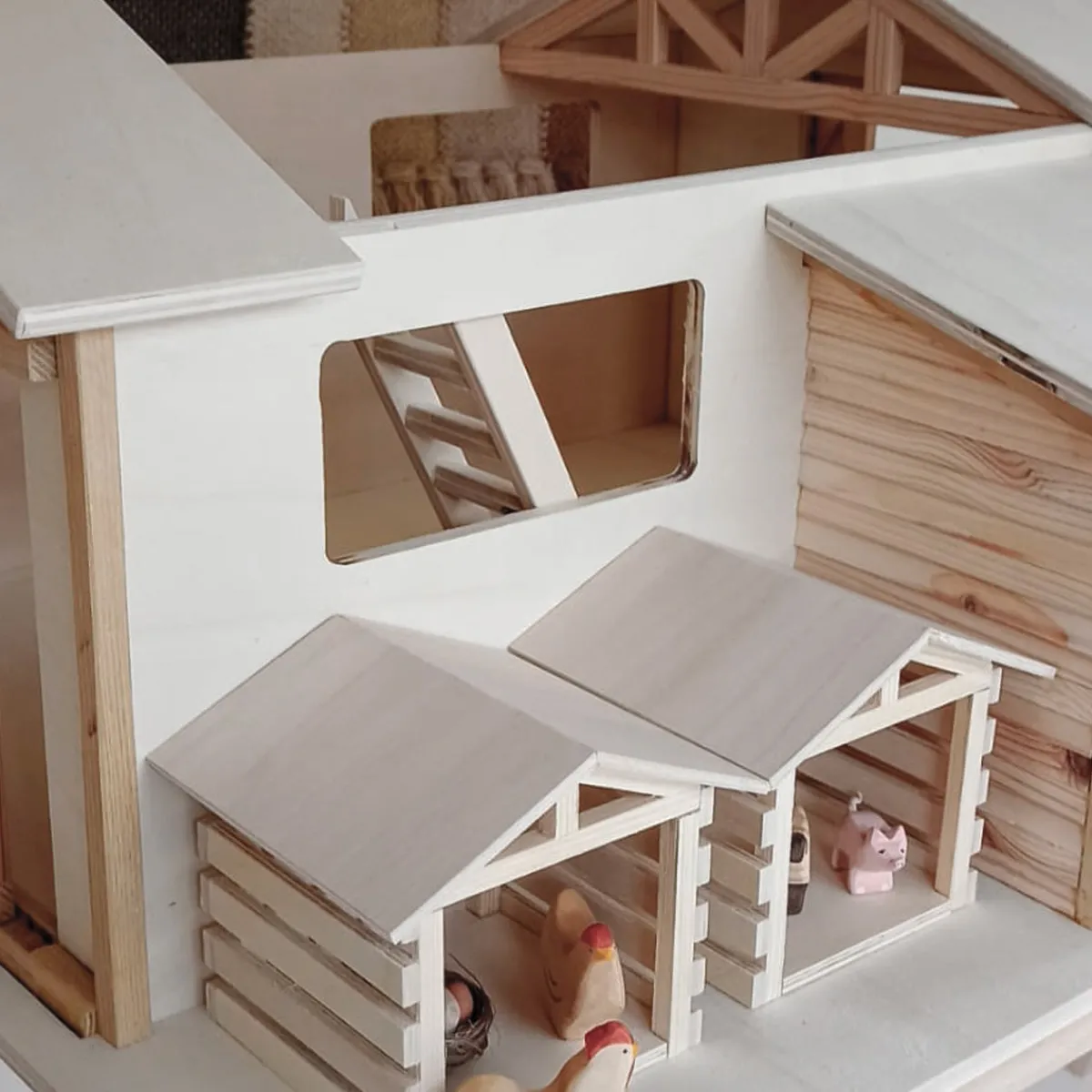 poppenhuis__barnhouse_6.webp Het houten huis Emoties & Sociaal Gedrag | Creativiteit & Fantasie*Poppenhuis - Barnhouse
