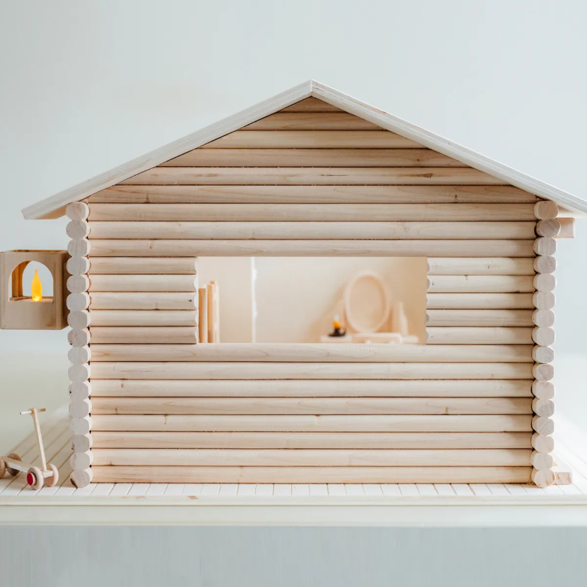 poppenhuis__boshuis_2.webp Het houten huis Emoties & Sociaal Gedrag | Creativiteit & Fantasie*Poppenhuis - Boshuis