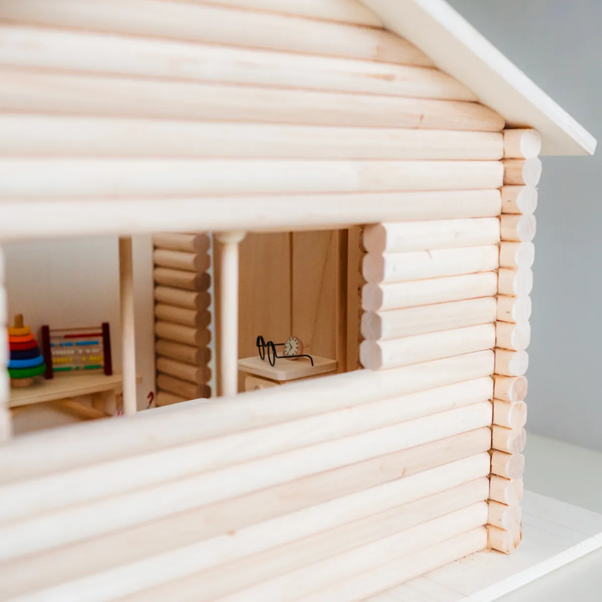 poppenhuis__boshuis_3.webp Het houten huis Emoties & Sociaal Gedrag | Creativiteit & Fantasie*Poppenhuis - Boshuis