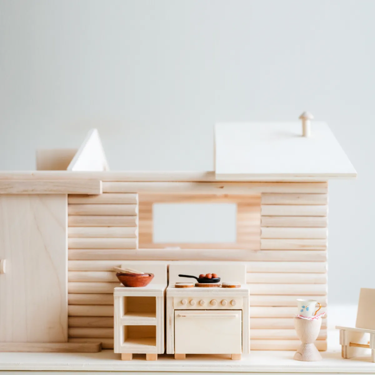 poppenhuis__boshuis_7.webp Het houten huis Emoties & Sociaal Gedrag | Creativiteit & Fantasie*Poppenhuis - Boshuis