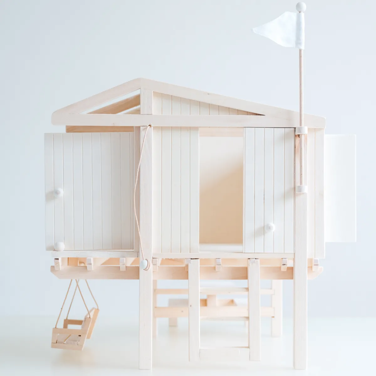 poppenhuis__het_huis_van__3.webp Het houten huis Emoties & Sociaal Gedrag | Creativiteit & Fantasie*Poppenhuis - Het huis van Pippi