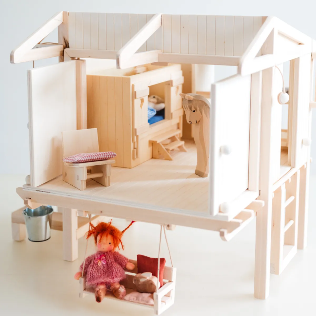 poppenhuis__het_huis_van__9.webp Het houten huis Emoties & Sociaal Gedrag | Creativiteit & Fantasie*Poppenhuis - Het huis van Pippi