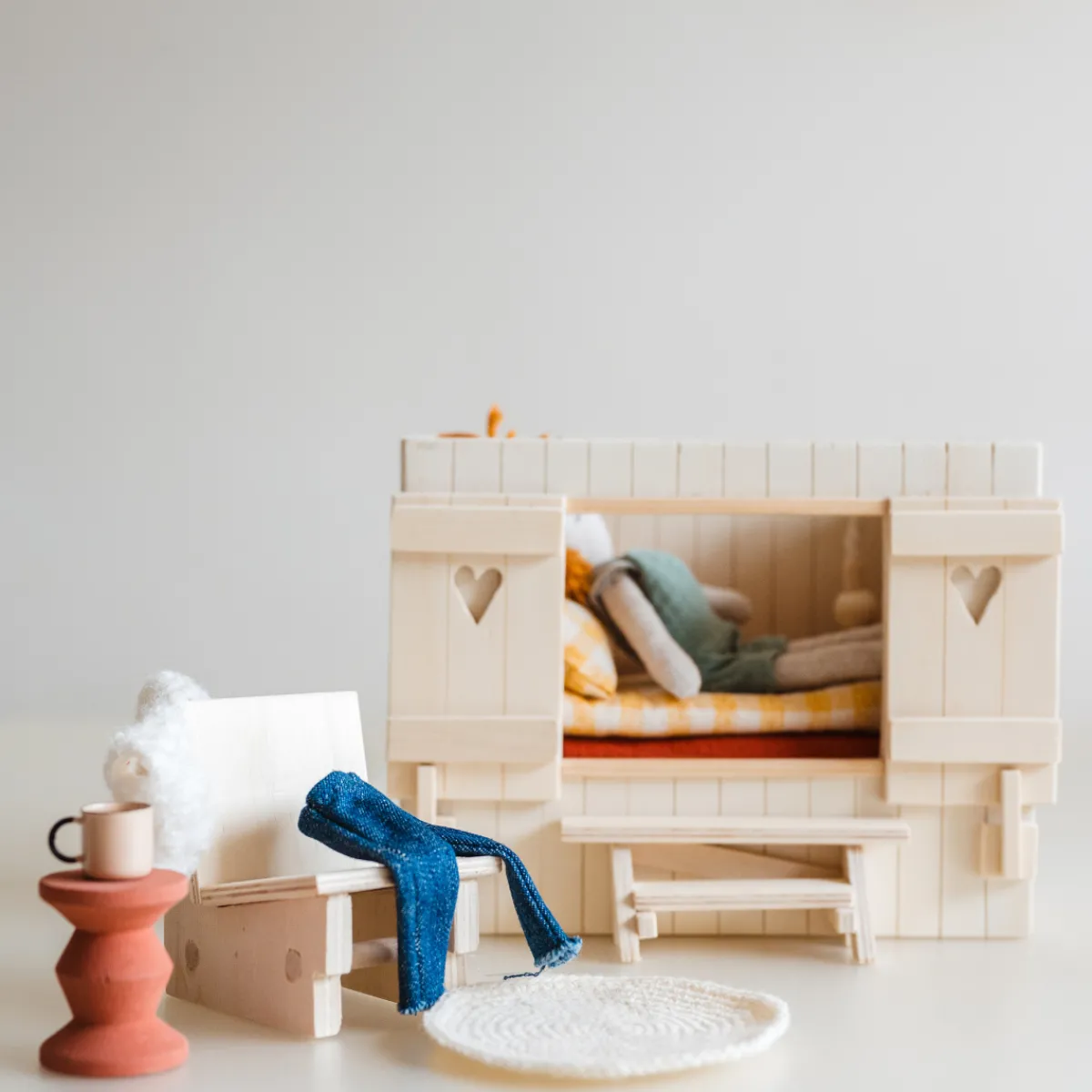 Het houten huis Emoties & Sociaal Gedrag | Creativiteit & Fantasie*Poppenhuis - meubel - bedstee met loungestoel