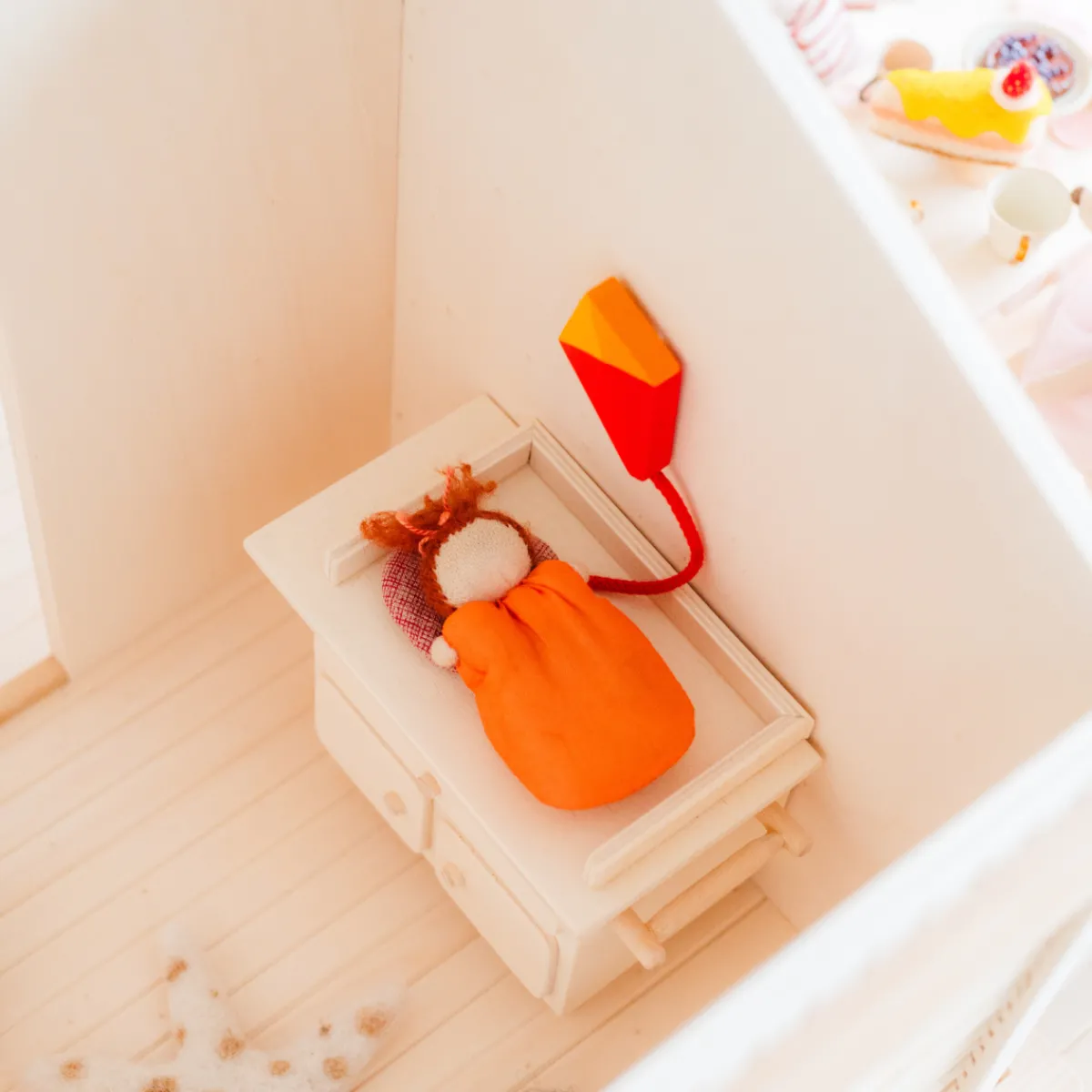 Het houten huis Emoties & Sociaal Gedrag | Creativiteit & Fantasie*Poppenhuis - meubel - commode