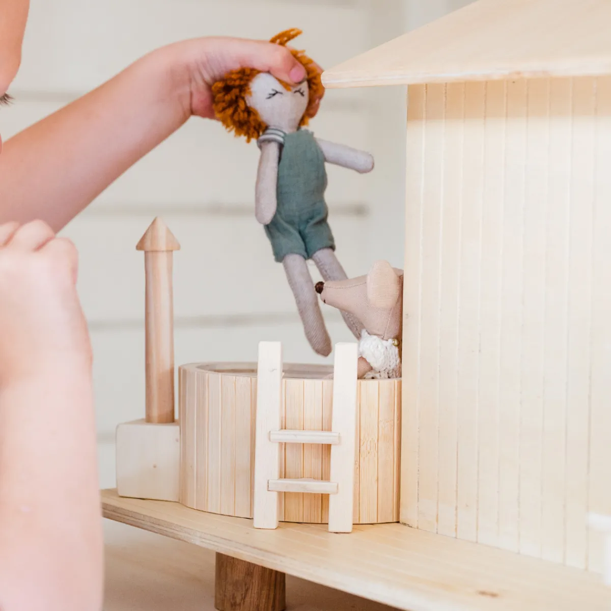 poppenhuis__meubel__hottu_2.webp Het houten huis Emoties & Sociaal Gedrag | Creativiteit & Fantasie*Poppenhuis - meubel - hottub