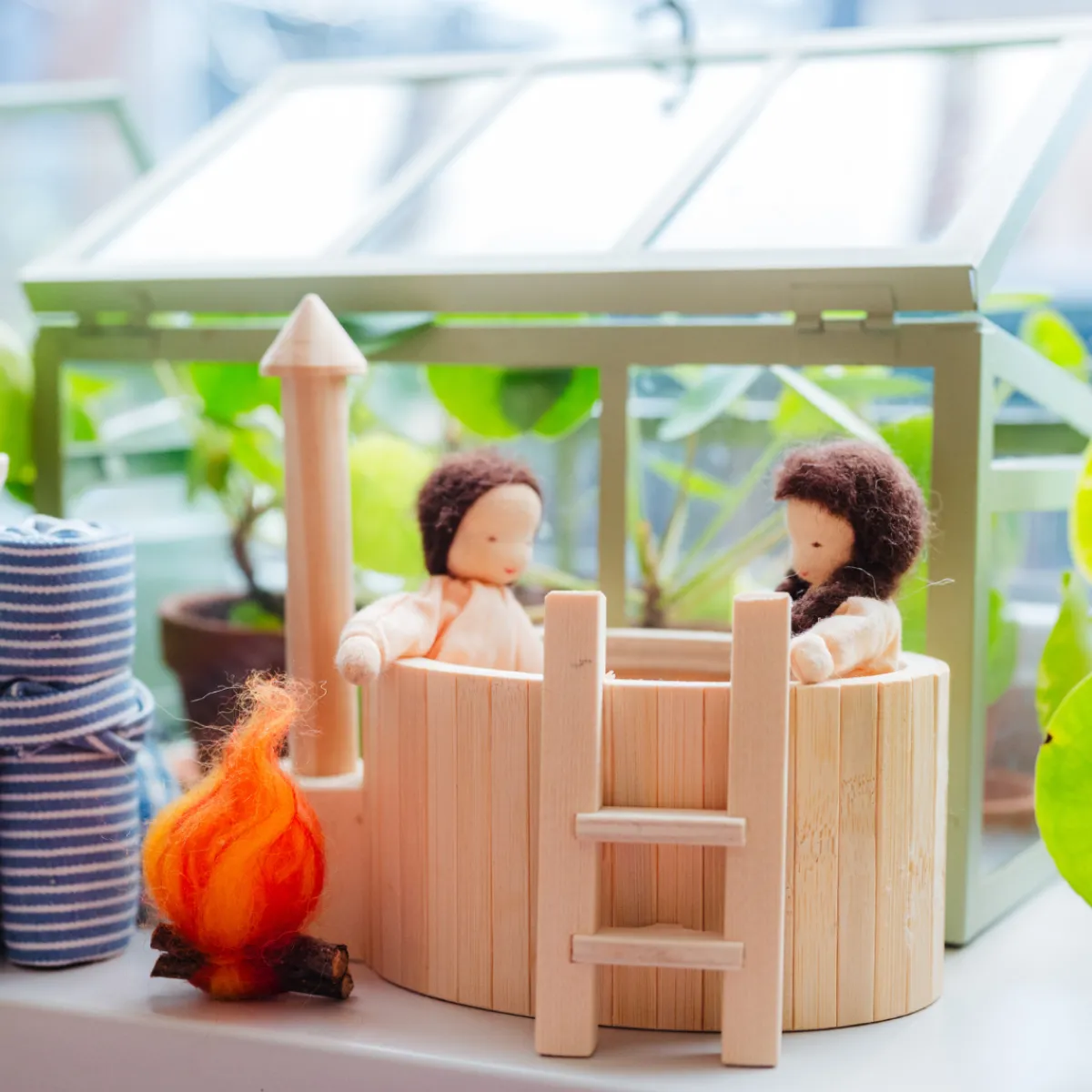 poppenhuis__meubel__hottu_6.webp Het houten huis Emoties & Sociaal Gedrag | Creativiteit & Fantasie*Poppenhuis - meubel - hottub
