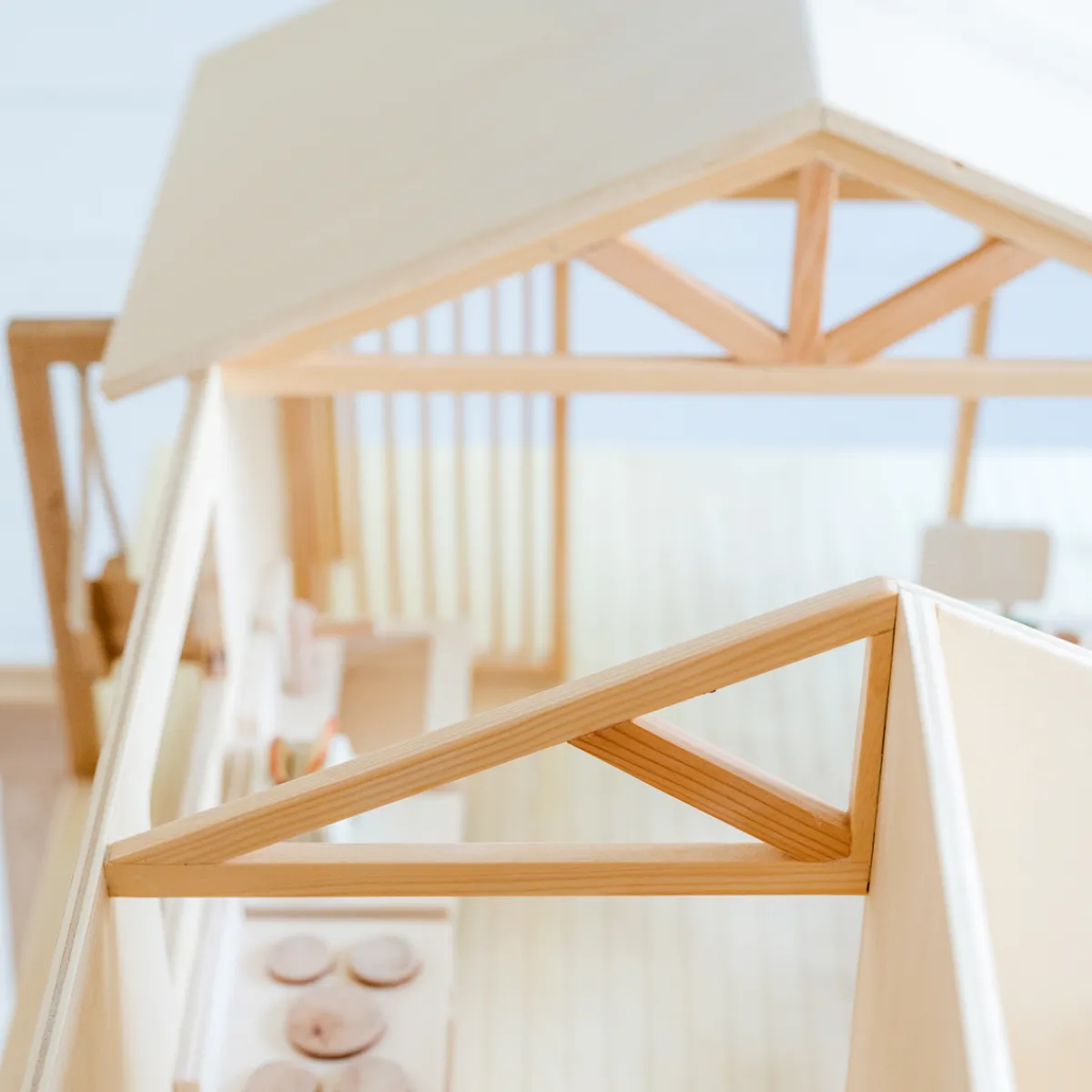 poppenhuis__schuurwoning_13.webp Het houten huis Emoties & Sociaal Gedrag | Creativiteit & Fantasie*Poppenhuis - Schuurwoning