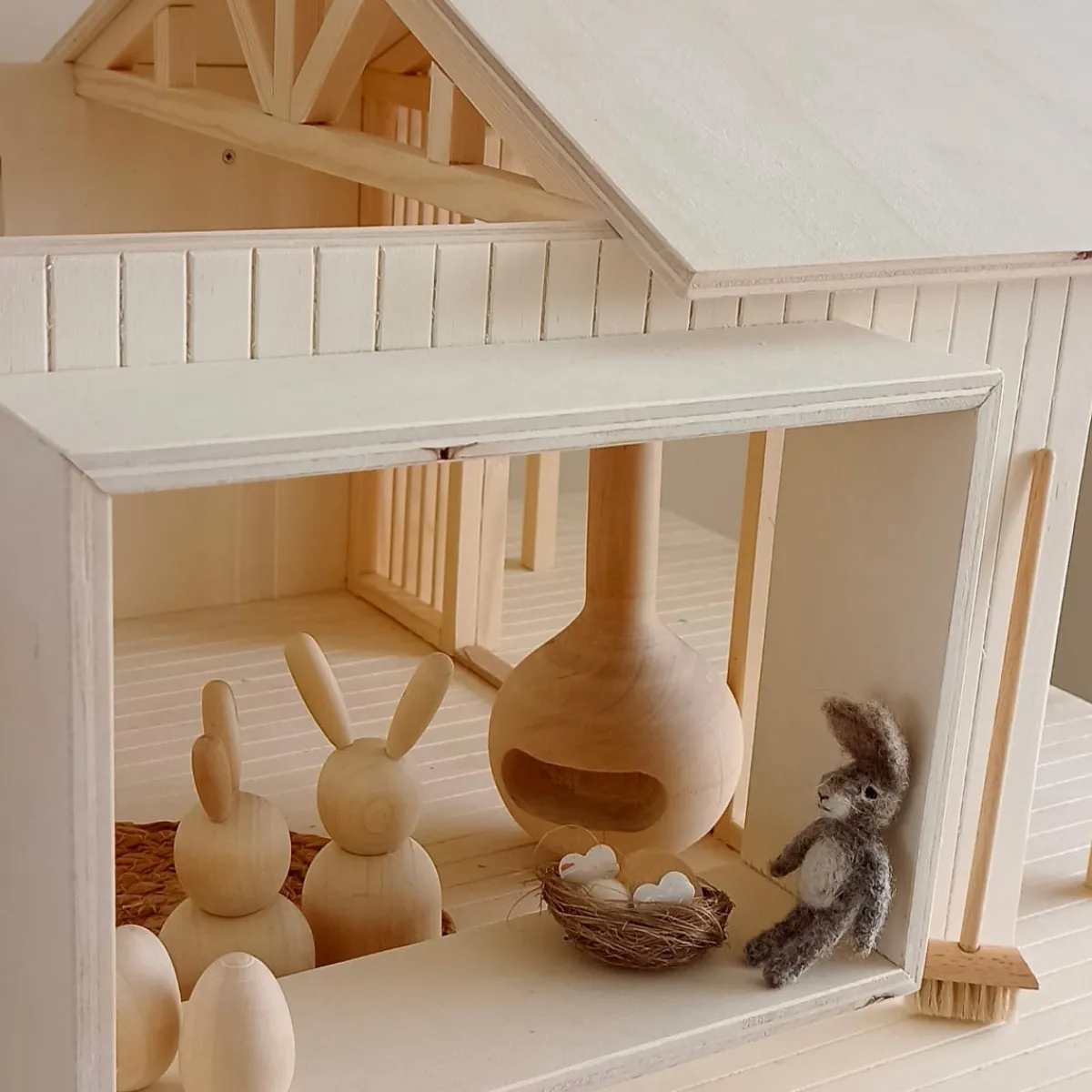 poppenhuis__schuurwoning_7.webp Het houten huis Emoties & Sociaal Gedrag | Creativiteit & Fantasie*Poppenhuis - Schuurwoning