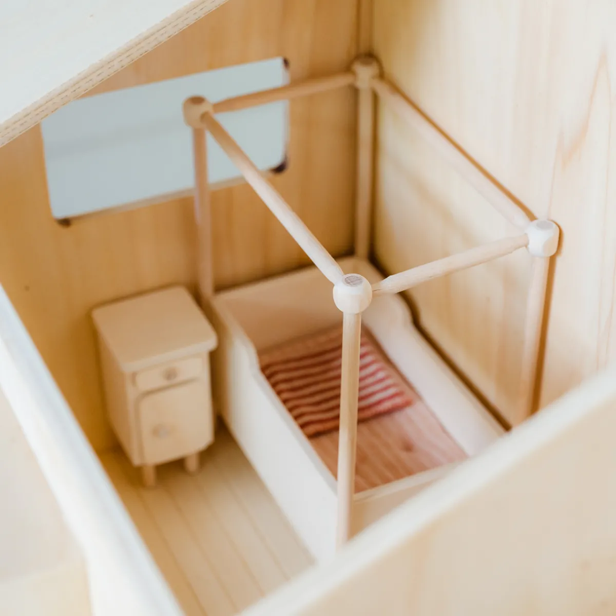 poppenhuis__schuurwoning_9.webp Het houten huis Emoties & Sociaal Gedrag | Creativiteit & Fantasie*Poppenhuis - Schuurwoning