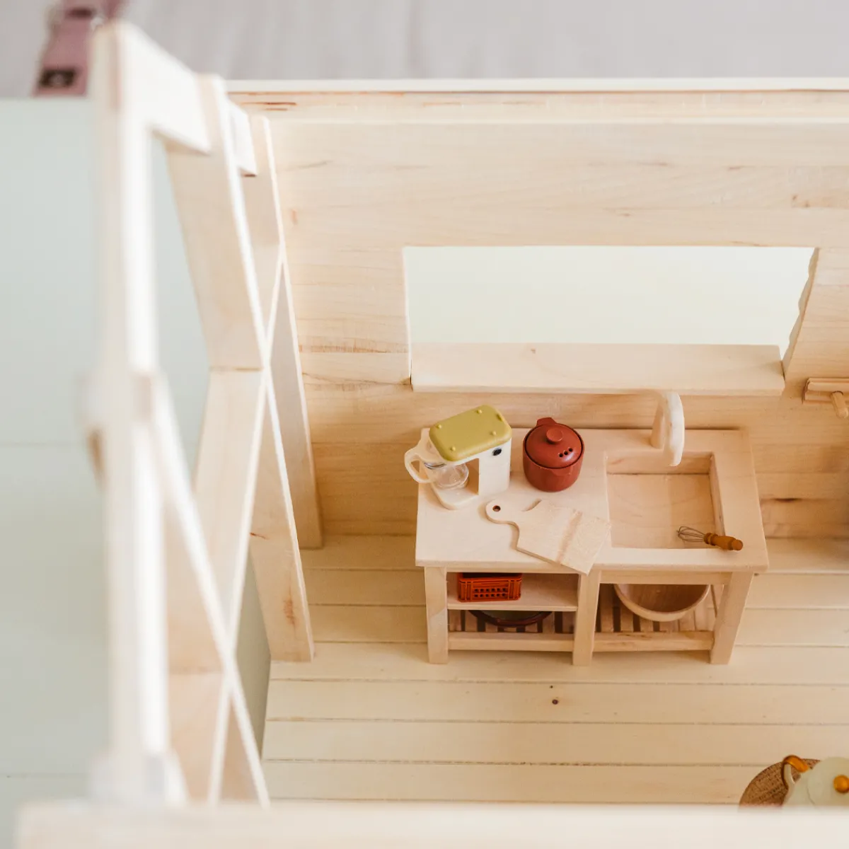 poppenhuis__tinyhouse_9.webp Het houten huis Creativiteit & Fantasie | 5 Jaar*Poppenhuis - Tinyhouse