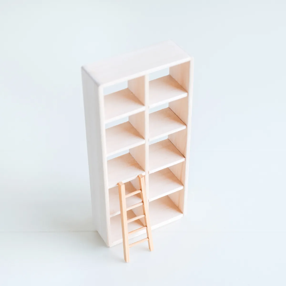 Het houten huis Emoties & Sociaal Gedrag | Creativiteit & Fantasie*poppenhuis meubel - servieskast - open vakken